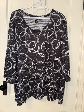 Sportelle Black & White Circle-Print V-Neck Top Womens Size 3X